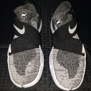 NWOT! Nike Free RN Motion (Big Girls)